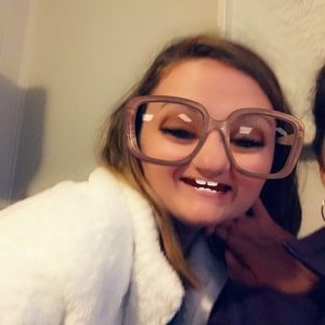 Meet your Posher, Ashleigh